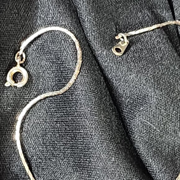 Seven Graduated Sterling Silver Round Ball Spheres on a Silver 17.5" Cobra Chain - Picture 10 of 16